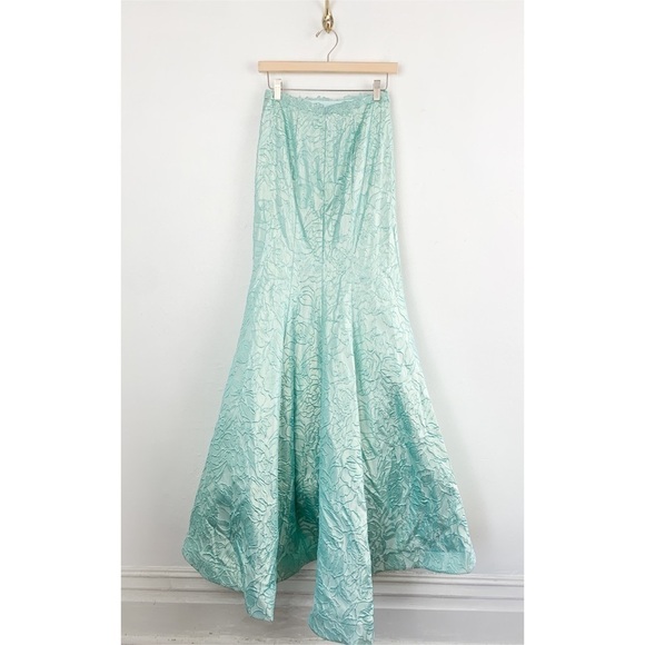 Ellie Wilde by Mon Cheri Two Piece Off the Shoulder Mint Lace Formal Maxi Dress - Picture 4 of 15